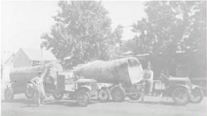 firstlogtruck1930tengearmacksjuncitioncitylumbercom.jpg